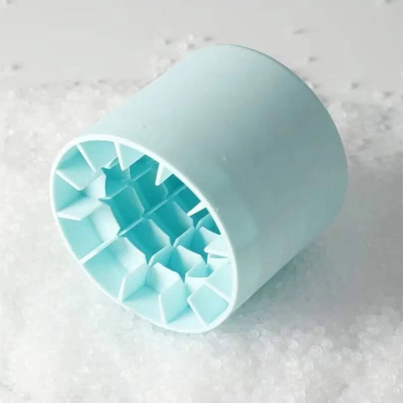 FrozenIce - Portable Silicone Ice Cube Maker with Lid - Image 13
