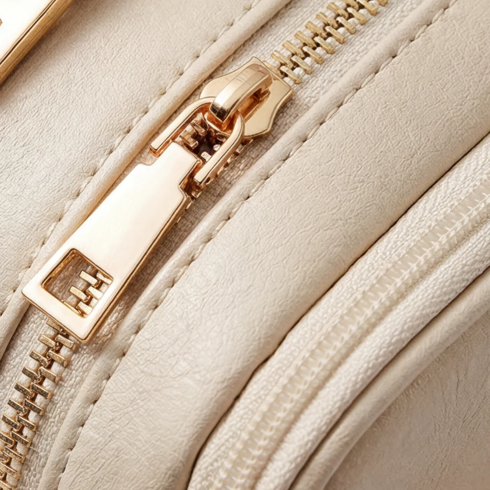 GlamOnGo - Find All Your Makeup Instantly with a Simple Snap Closure - Image 4