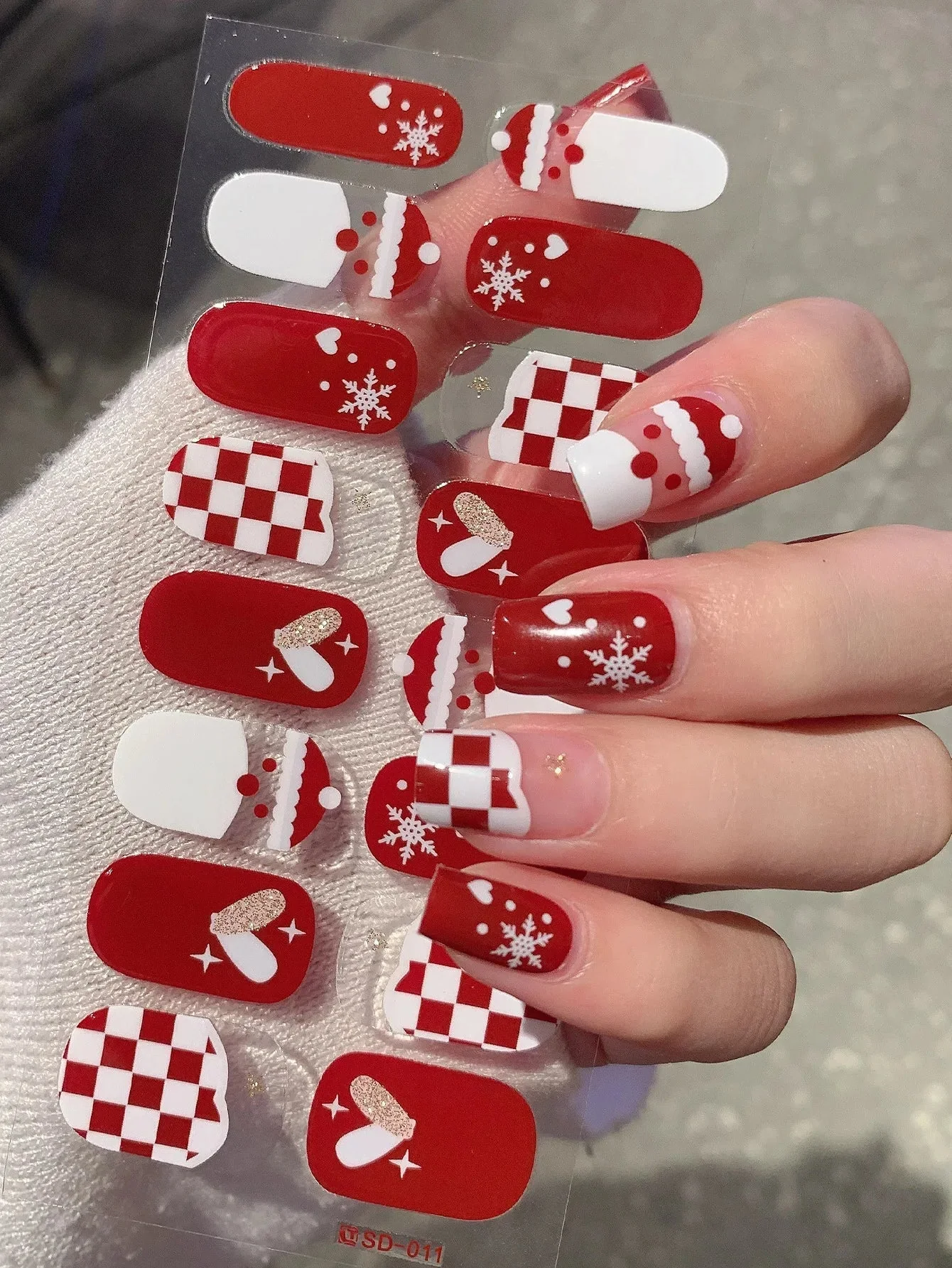 GlitzNail – Christmas Nails in Minutes, No Salon Needed - Image 23