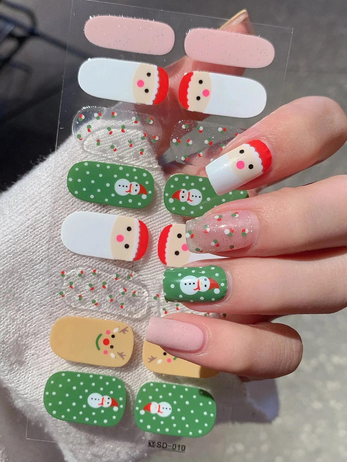 GlitzNail – Christmas Nails in Minutes, No Salon Needed - Image 24